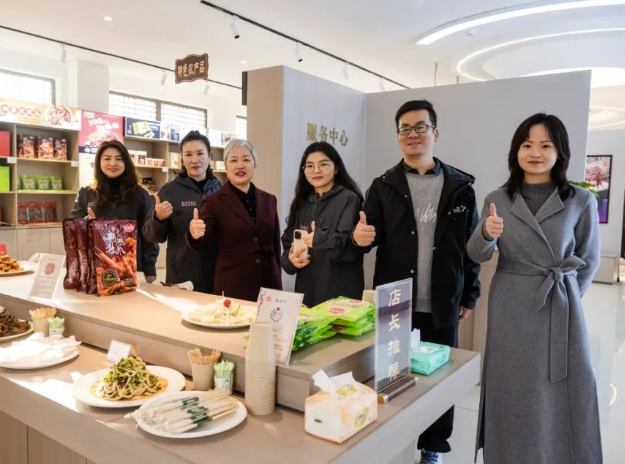 鑫佳寶｜特色產品展風采，鄭向東副市長親臨助前行！