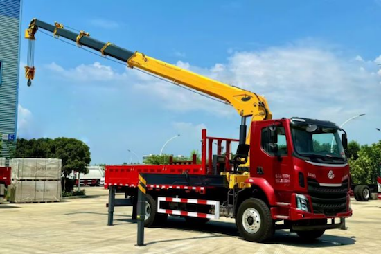 乘龍M3隨車吊 專用車市場(chǎng)創(chuàng)富大獎(jiǎng)實(shí)至名歸